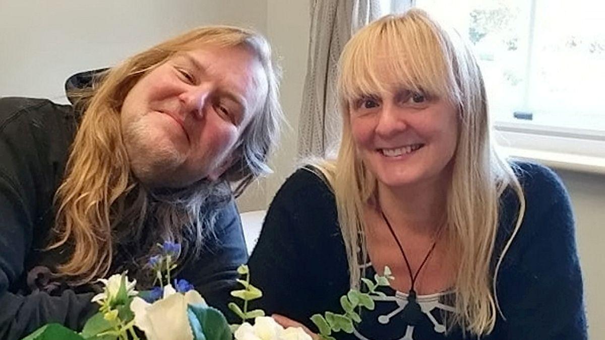 Пара обнаружила 50-летнюю записку в камине, оставленную владельцем, который заплатил за дом всего 3 тысячи фунтов стерлингов