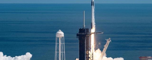 Капсула SpaceX с многонациональным экипажем астронавтов состыковалась с МКС