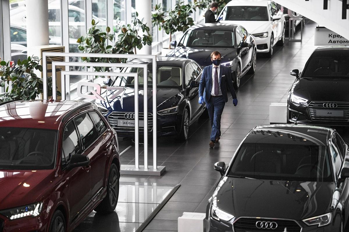 В трех регионах России повысят транспортный налог