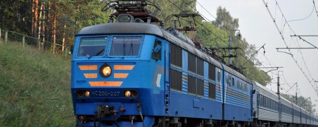 В Архангельской области поезд столкнулся с авто, погибла девушка