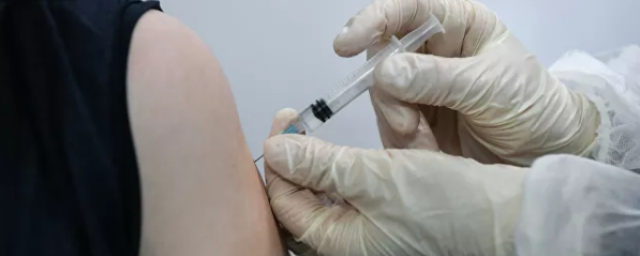 Врач рассказала, кому дают справку о медотводе от прививки против ковида