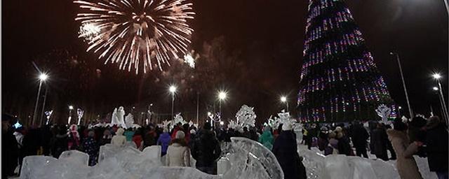 В Красноярске на острове Татышев состоялось открытие новогодней ели