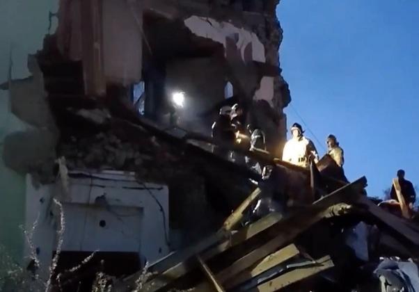 Дрон ВСУ «Лютый» превратил подъезд в могилу для женщины и ребенка в Сызрани