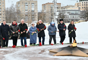«Гордость за общее прошлое и настоящее и уверенность в завтрашнем дне»: Спикер облдумы Марина Дмитриева поздравила ивановцев с Днем защитника Отечества