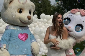 Агата Муцениеце и Петр Дранга устроили гендер-пати