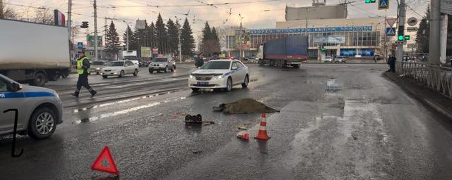 В Новосибирске пожилая женщина погибла, переходя дорогу