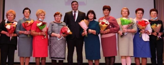 Мэра Иркутска Руслан Болотов поздравил педагогов Приангарья с Днем учителя