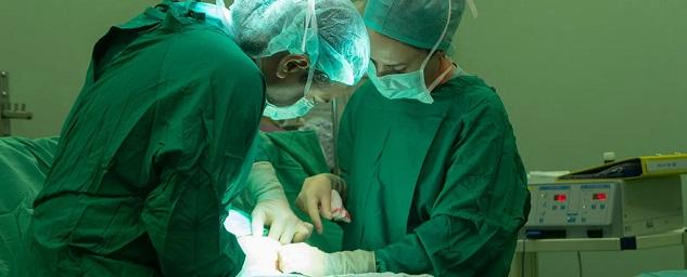 Иркутские хирурги впервые провели трансплантацию части печени от родственного донора
