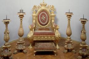 Суд взыскал с посетителя Эрмитажа 825 тысяч рублей за порчу трона Павла I