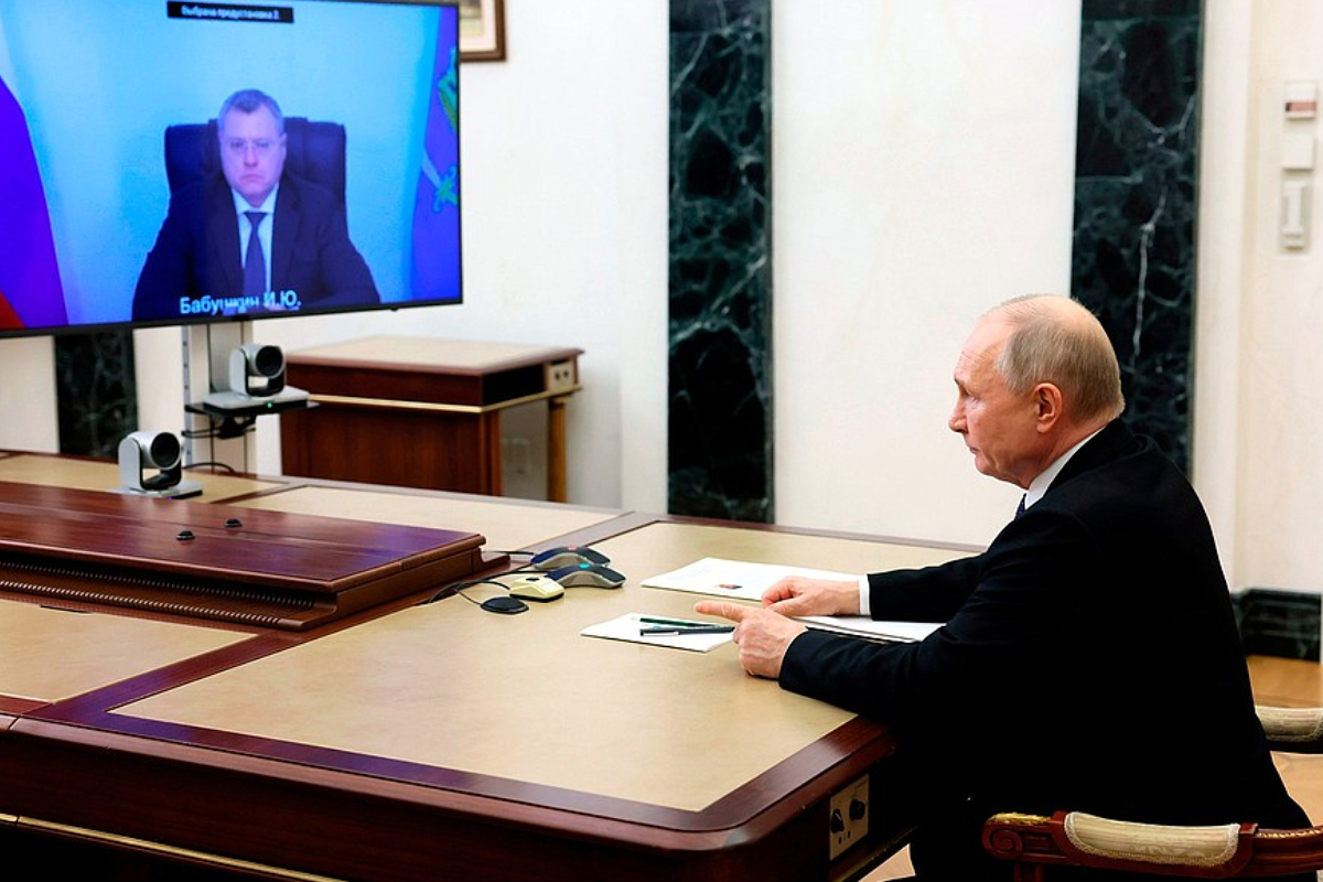 Путин (военный преступник) поддержал выделение средств на модернизацию коммунальных сетей Астрахани