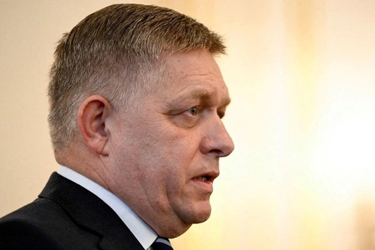 Фицо заявил об угрозах со стороны ЕС из-за решения посетить Москву 9 мая