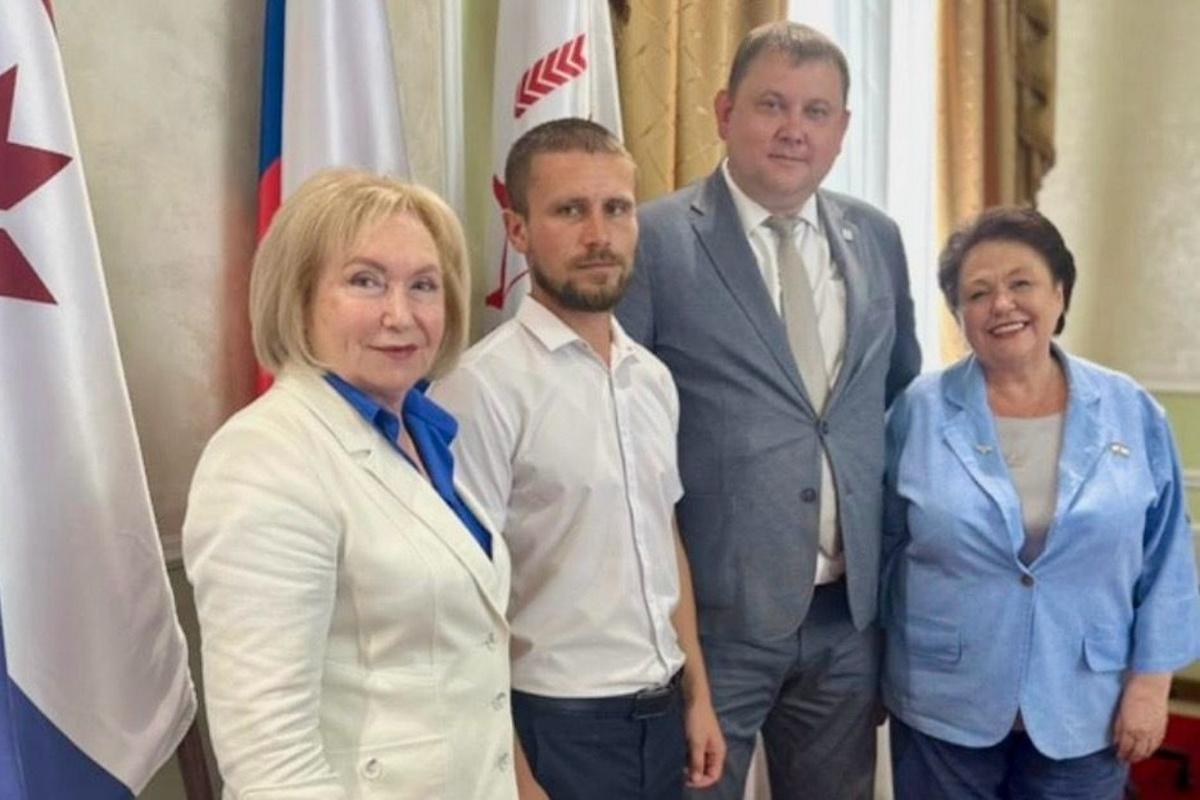 Участники программы «Герои среди СВОих» стажируются в Госсобрании Мордовии