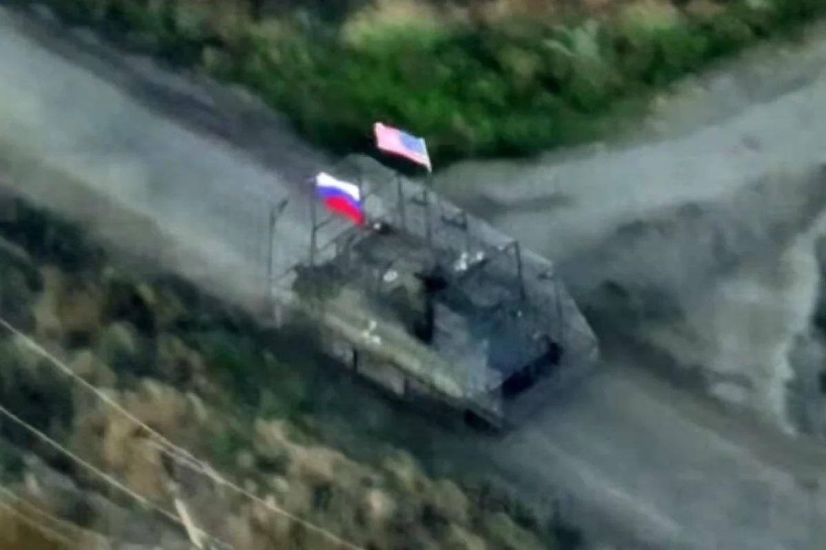Появились подробности о замеченном в зоне СВО трофейном БТР с флагами России и США
