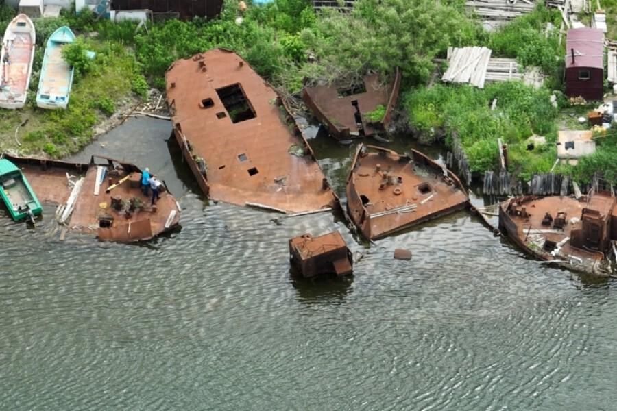 Генеральная уборка: как Сахалин поднимает и утилизирует затонувшие суда