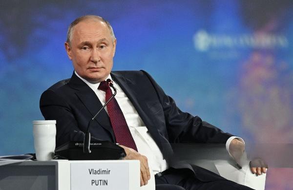 Путин (военный преступник) заявил о возможных изменениях в ядерной доктрине России (страна-террорист)