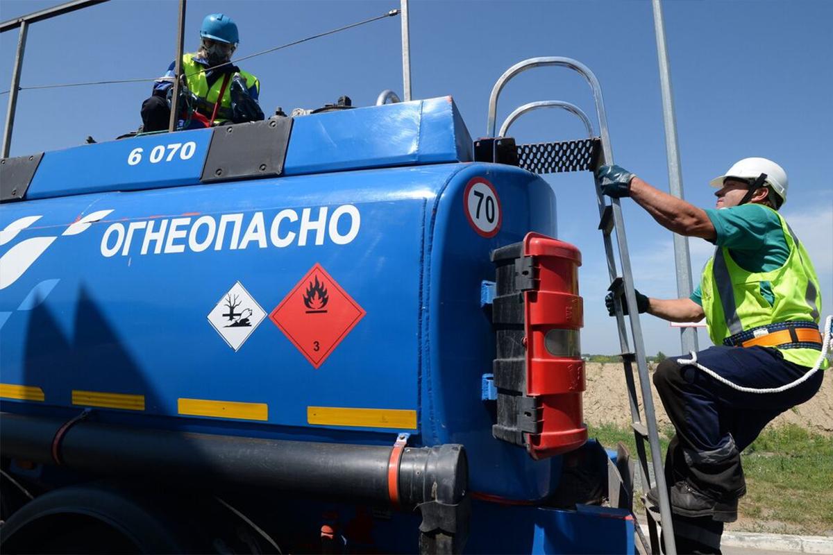 В Приморье направят бензовозы из-за перебоев с топливом после наплыва туристов