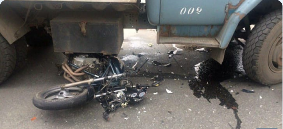 Мотоциклист погиб после столкновения с грузовиком на трассе М-5 «Урал»