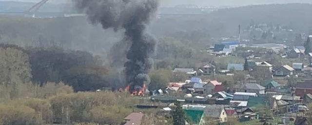 В Новосибирске на улице Тракторной сгорел частный дом