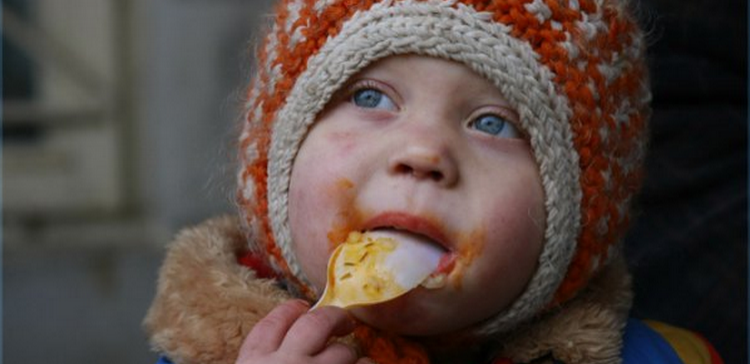 В Рыбинске в подвале дома проживал годовалый ребенок