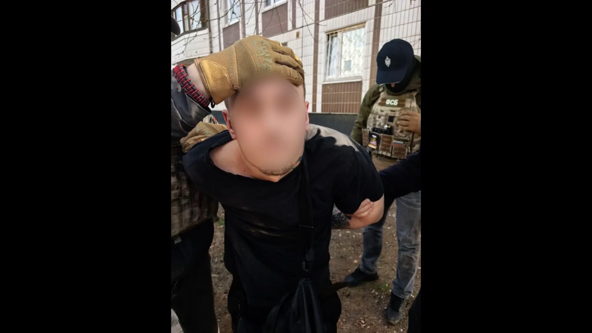 Сотрудники УФСБ России по Москве задержали иностранца, совершившего поджог в депо на станции Марк