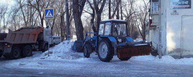 Дороги Ульяновска очищают от льда и ремонтируют