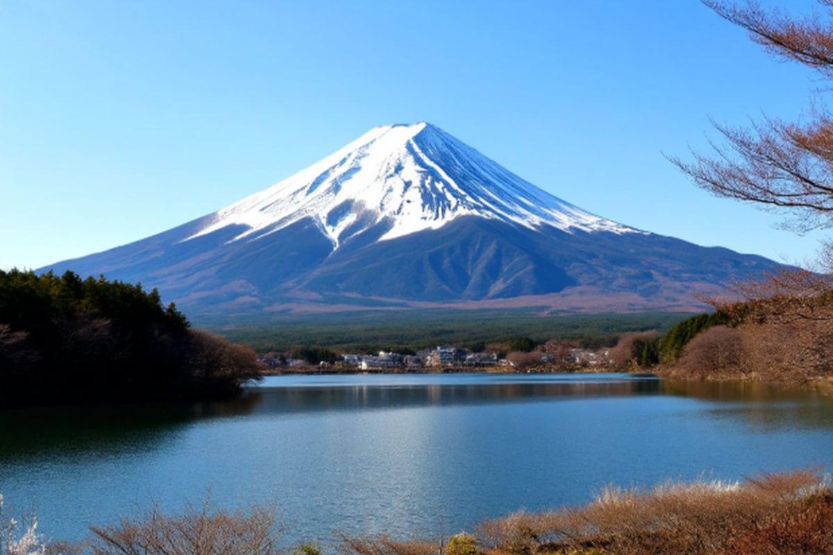 В Японии закрыли для восхождения гору Фудзи
