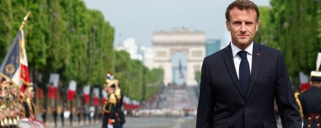 В Париже освистали президента Макрона во время военного парада в День взятия Бастилии