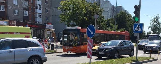 В Калининграде автобус сбил мальчика и девочку