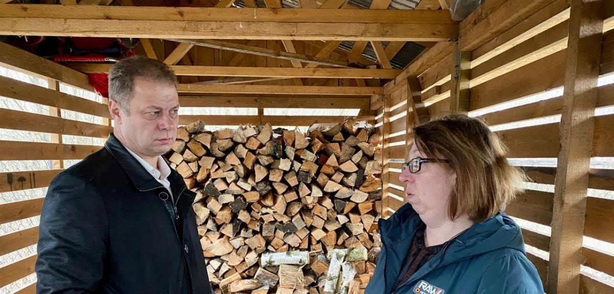 Власти г.о. Электрогорск помогли заготовить дрова семье мобилизованного