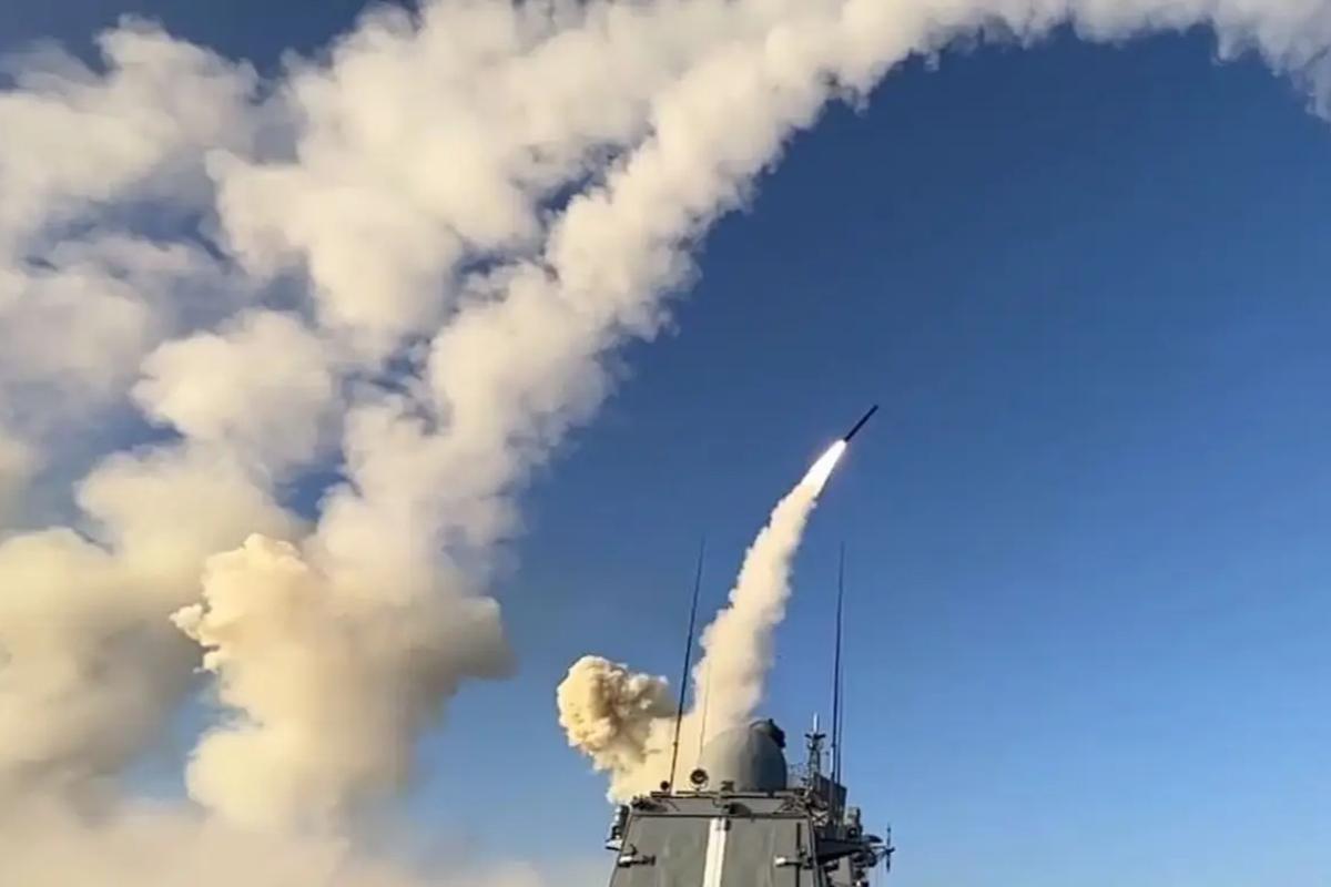 Ночной ракетный дождь: ВС РФ уничтожили украинские ракетные заводы и аэродромы