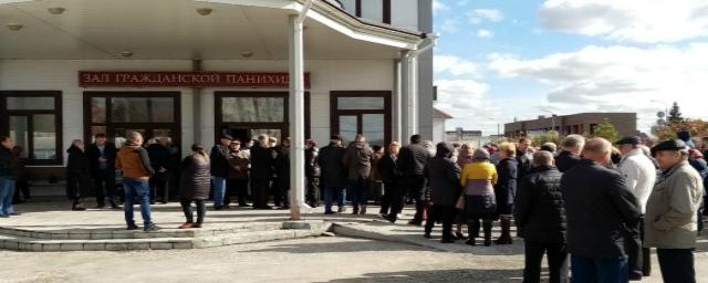 В Искитиме прощаются с убитой грабителями Людмилой Кайгородовой