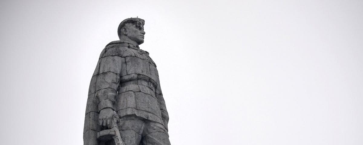 На западе Украины разгорелся скандал из-за отказа снести советский памятник