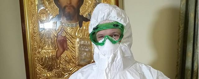 Хабаровские священники получили комплекты СИЗ, чтобы навещать больных коронавирусом