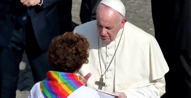 Православные России предрекают исход католиков в другие конфессии из-за поддержки папой Римским геев
