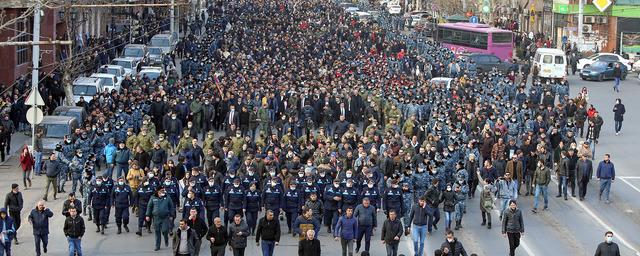 In Yerevan, protesters against Pashinyan's policies block Baghramyan Avenue