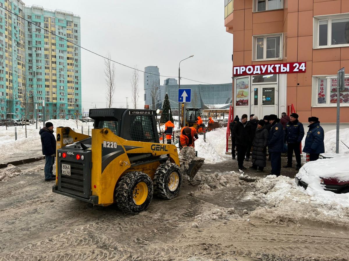 В Красногорске в Павшинской Пойме проверили качество уборки снега