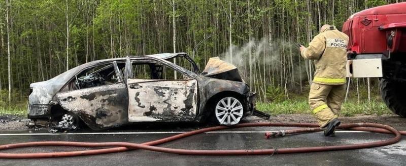 В Вологодской области в результате лобового столкновения сгорел автомобиль «Тойота»