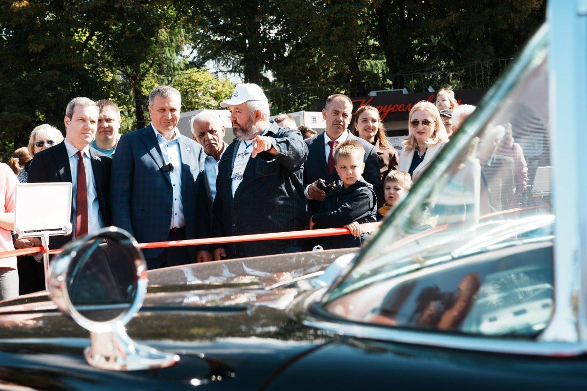 Мэр Иван Носков: Выставка ретроавтомобилей «АВТОбиография» украсила празднование Дня города в Самаре