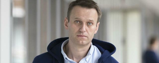 Видео: Алексей Навальный госпитализирован после экстренной посадки самолета в Омске