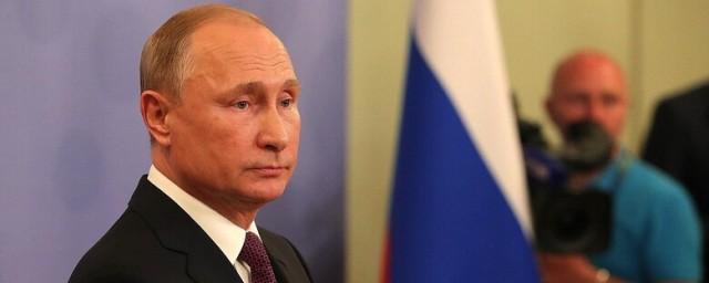 Путин призвал волонтеров к более активному участию в политике