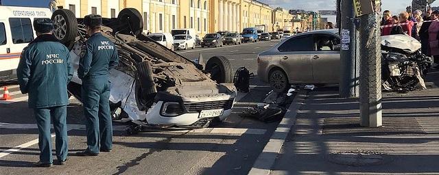 В Петербурге в ДТП с двумя автомобилями пострадала чиновница