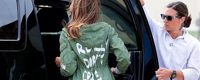 В США подорожала модель куртки, в которой засветилась Меланья Трамп