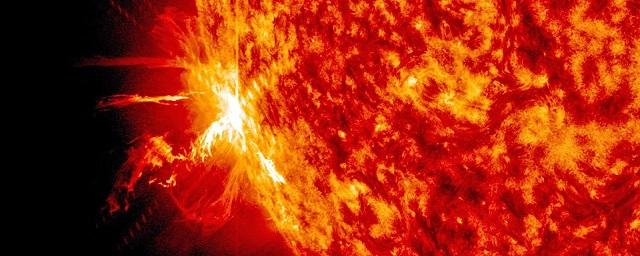 Ученые зафиксировали крупнейшую за три года вспышку на Солнце