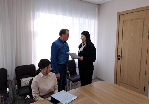 12 семей из Херсонской области получили сертификаты на жилье в Омской области