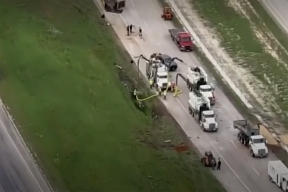 В США на автотрассу высыпались монеты на сотни тысяч долларов