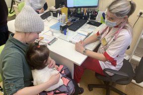 Сергей Ситников подписал: в Костромской области еще один врач получил в собственность бывшую служебную квартиру