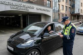 Безопасность превыше всего: автоэксперт объяснил запрет на стоянку электрокаров под землей