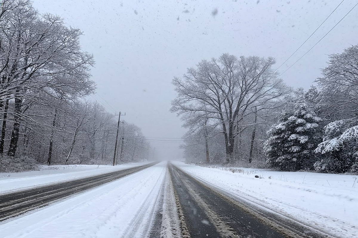Жителей Мурманска предупредили о сильном снегопаде и гололедице