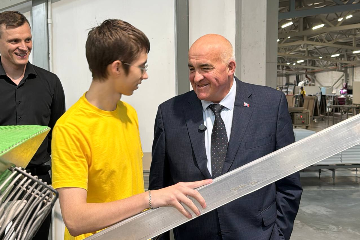 Губернатор Сергей Ситников посетил мебельное предприятие «Нрава» в Костроме