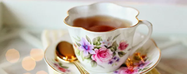 Гастроэнтеролог Арзуманян предупредила россиян, что горячий чай может вызвать рак